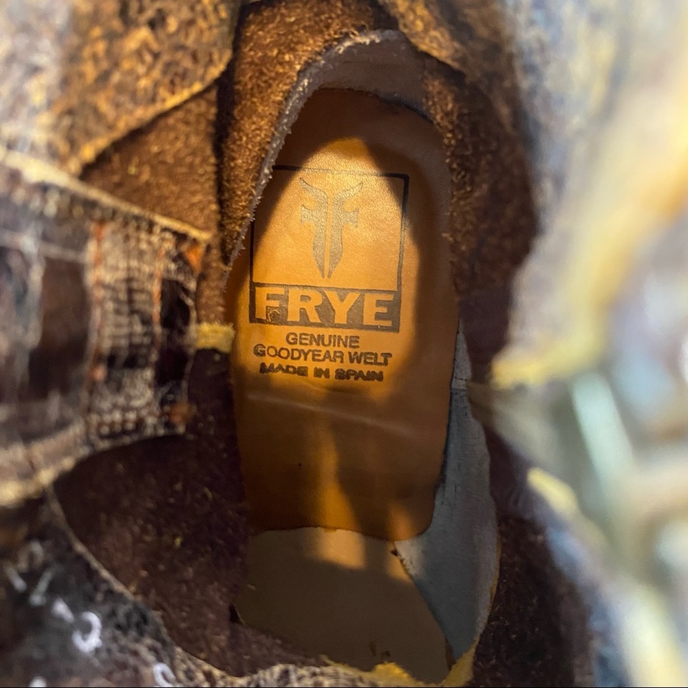 Frye Billy Distressed Crackle Leather Western Boot - Picture 15 of 16